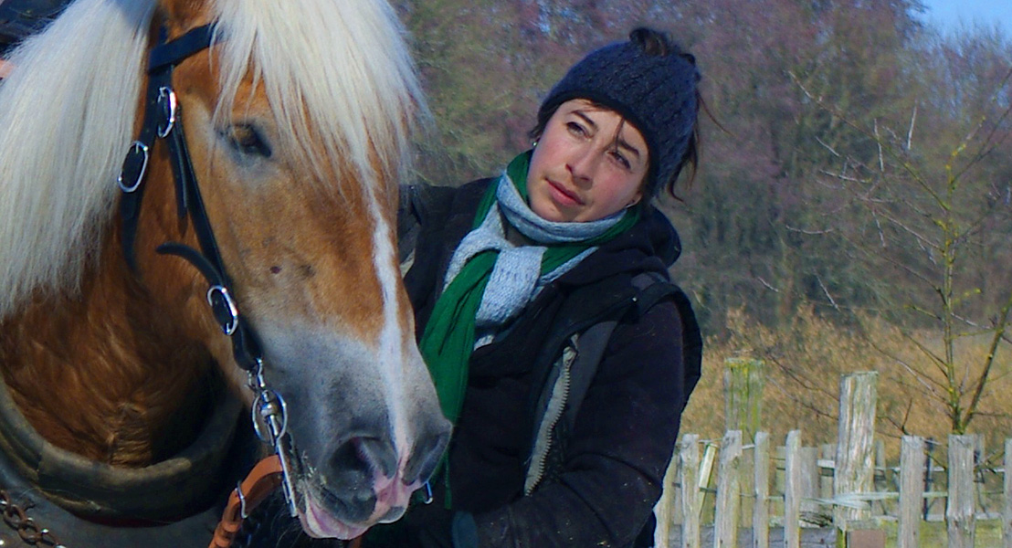 Julia Bar-Tal mit einem Pferd